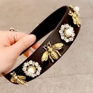 Elegant Narrow Black Headband with Gold Bee and Pearl Accents‎